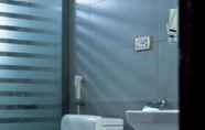 In-room Bathroom 4 Rawabi Al Khobar Hotel