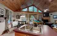 Kamar Tidur 7 3 Bears One-level Open Floor Plan Cabin With Pool Table by Redawning