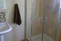 In-room Bathroom Luxury Cottage Clocktower/royal Hillsborough