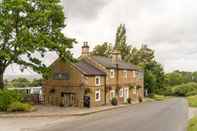 Exterior Rising Sun Pub, Restaurant and Room