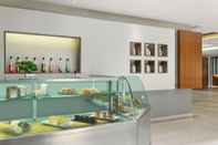 Bar, Cafe and Lounge Howard Johnson Plaza By Wyndham Dubai Deira