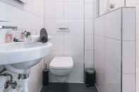 Toilet Kamar Sleep Point Hotel