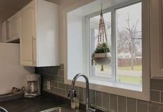 臥室 4 4977 Main Street 3 Bedroom Home by Redawning