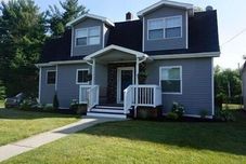 外觀 4977 Main Street 3 Bedroom Home by Redawning