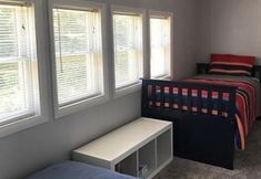 Bilik Tidur 3 4977 Main Street 3 Bedroom Home by Redawning