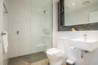 Toilet Kamar 2bed Apartment! Modern Home for 4 at Chatswood