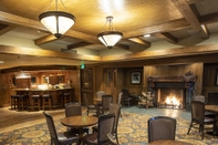 บาร์ คาเฟ่ และเลานจ์ UCLA Lake Arrowhead Lodge