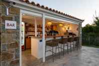 Bar, Cafe and Lounge Abeloessa Methonian Hospitality