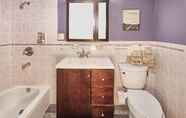 In-room Bathroom 6 Oasis Close to NYC