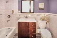 Toilet Kamar Oasis Close to NYC