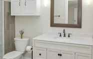 In-room Bathroom 7 Beautiful 5BR Close to Downtown!Prime Derby House!