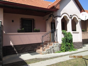 Exterior 4 Family Friendly 2-bed Cottage in Periș