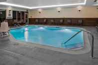 สระว่ายน้ำ Fairfield Inn & Suites by Marriott Somerset
