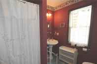 In-room Bathroom Edisto Guest House