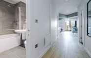 In-room Bathroom 7 Hilltop Serviced Apartments- Deansgate