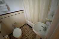 Toilet Kamar Gateway Inn