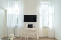 Bilik Tidur Shared Modern Apartment Schönbrunn - Budget Chic Room