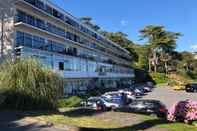 Luar Bangunan Stunning Beach Front Apartment in Caswell Swansea