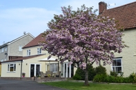 Exterior The Lawns Tea Room and B&B