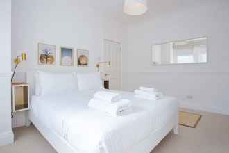 Bedroom 4 Stylish & Modern 3 Bed Flat in NW London With Garden