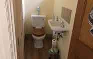 Toilet Kamar 2 Tranquil 3 Bedroom Farmhouse