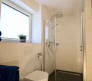 In-room Bathroom 7 Refugium 1