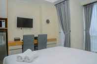 ห้องนอน Pleasant and Simply Studio Room Menteng Park Apartment