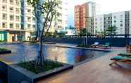 Kolam Renang 4 Homey 1BR Apartment with City View Green Bay Condominium