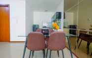 ห้องนอน 7 Cozy and Minimalist 2BR Green Bay Condominium Apartment