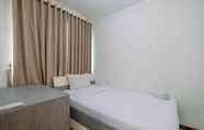 ห้องนอน 5 Cozy and Minimalist 2BR Green Bay Condominium Apartment