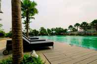 Kolam Renang Pool View 2BR Apartment at Capitol Park Residence