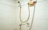 Toilet Kamar 3 Homey and Warm 2BR Mediterania Palace Apartment