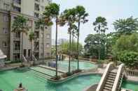 Kolam Renang Homey 2BR Apartment at Grand Palace Kemayoran