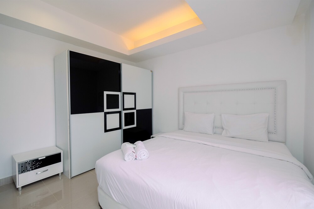 Kamar Tidur 4 1BR Apartment with Golf View @ The Royale Springhill