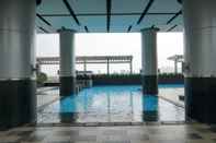 Kolam Renang Minimalist and City View 1BR Apartment at Cosmo Terrace