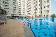 Swimming Pool Zestful 2BR Apartment at Parahyangan Residence