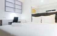 Kamar Tidur 3 Comfy and Clean Studio Room Apartment at Educity