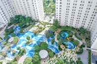 Kolam Renang Lavish 2BR Apartment at Educity Pakuwon