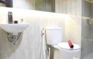 Toilet Kamar 7 Exquisite 2BR Apartment at Tamansari La Grande near BIP