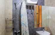 Toilet Kamar 6 Compact and Mini Studio Great Western Resort Apartment