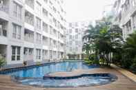 Swimming Pool Cozy Studio Apartment at Tamansari Skylounge near Soetta Airport