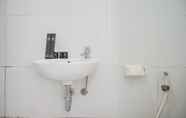 Toilet Kamar 3 Minimalist and Comfy Studio Apartment Aeropolis Residence