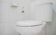 Toilet Kamar 2 Minimalist and Comfy Studio Apartment Aeropolis Residence