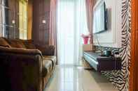 Ruang Umum Good Location with Simply Furnished 1BR Apartment Woodland Park