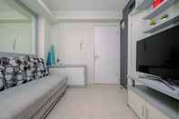 พื้นที่สาธารณะ Modern and Cozy 2BR Apartment at Green Palace Kalibata