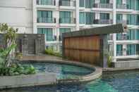 สระว่ายน้ำ Cozy 2BR Apartment Nine Residence with City View