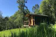 Exterior Cosy Woodland off Grid Shepherds Hut - Hazel