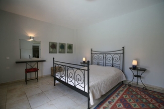 Kamar Tidur 4 Lovely Open Plan Family Villa in Kato Katelios