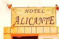 ภายนอกอาคาร Hotel Alicante