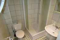 Toilet Kamar Condo Gardens Leuven - Budget Studio Twin